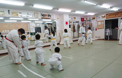 コロナ対策をして今月も子どもたちに日本拳法の指導
